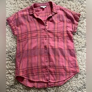 Beachlunchlounge Pink and Blue Textured Top size Medium.